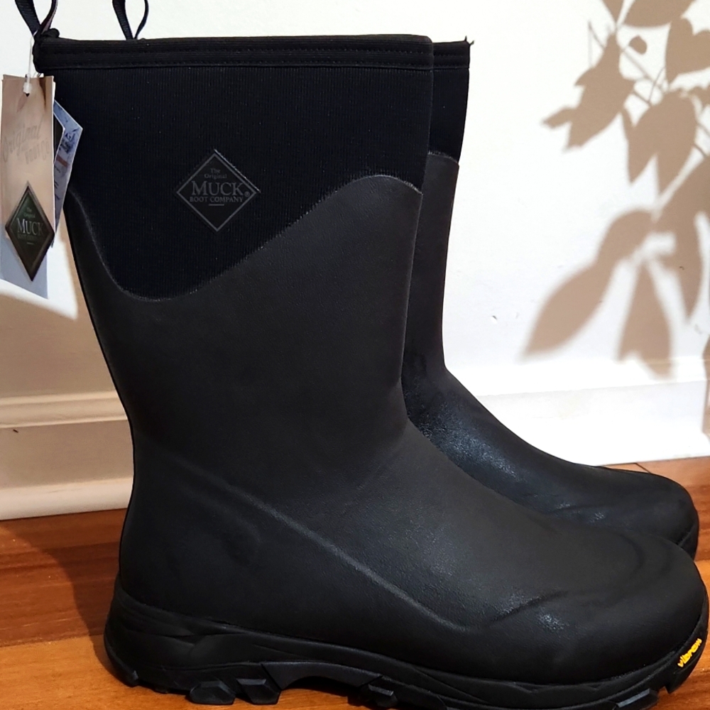 NWT- Muck Boot Men's Arctic Ice Mid Work Boot  SIZE: 14  COLOR: Black